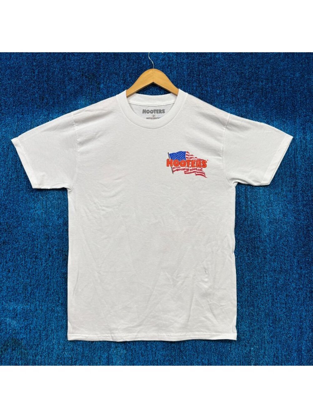 Hooters Wings White T-Shirt Size Medium